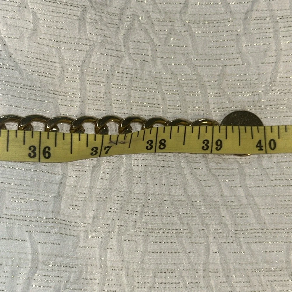 Vince Camuto Gold Tone Chunky Curb Link Belt Lion Crest Medallion Coin‎ Charm
